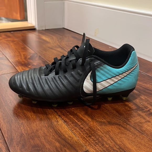 Nike tempo soccer cleats - Picture 4 of 5